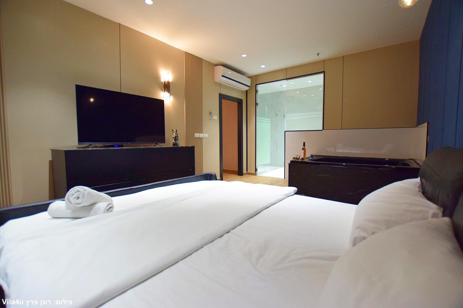 סוויטת רויאל ג'קוזי וסלון - Royal Hotel – אירוח רומנטי ופרטי בראשון לציון 24/7 157076