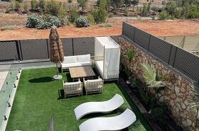 , כינר סוויטות יוקרה - חצר המתחם